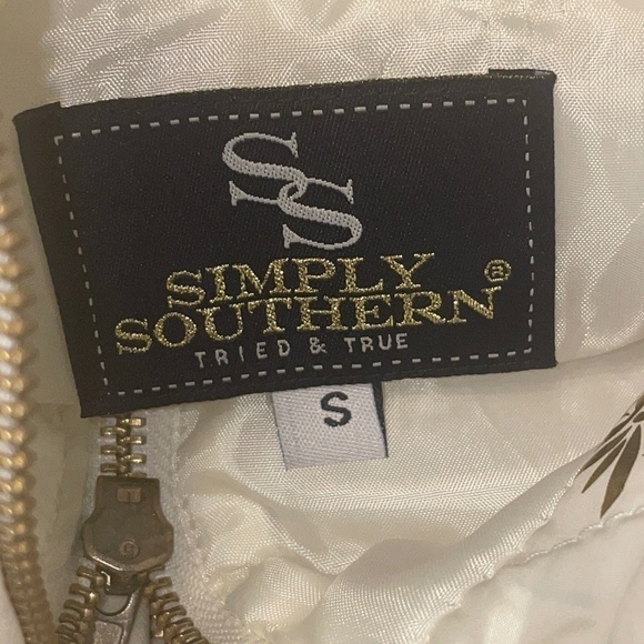 EUC Simply Sourthern Quilted Puffy Puffer Vest Pineapple Metallic Size Small - Picture 3 of 7